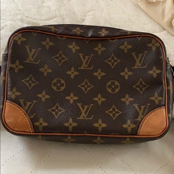 Louis Vuitton crossbody AUTHENTIC!!!!! - Picture 1 of 7